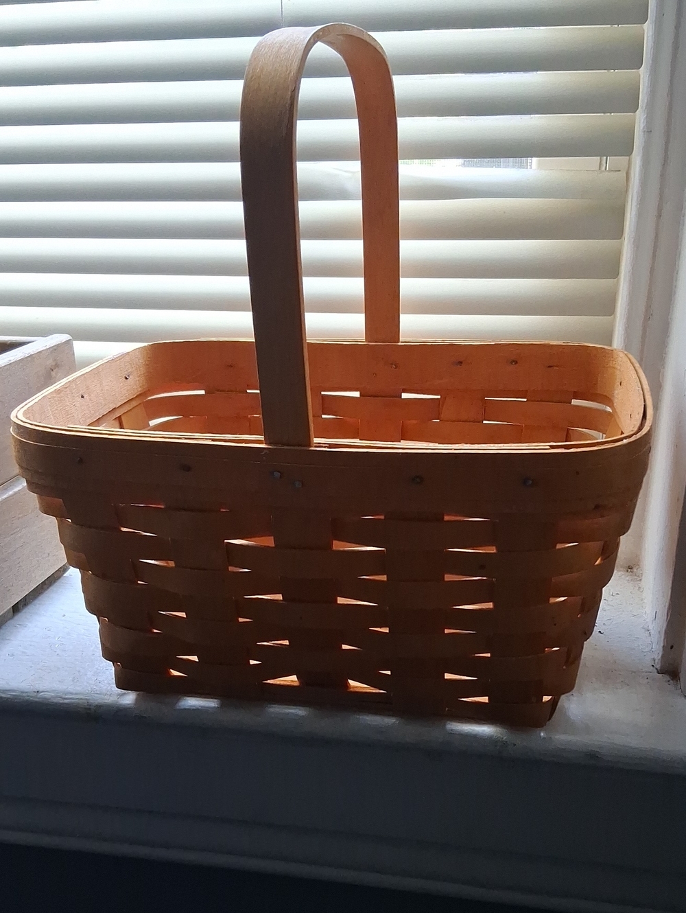 Vtg 2000 Longaberger Lt Brown Handwoven Basket with Tall Handle 10.5 Wide / 6"L